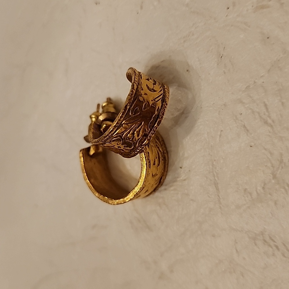 Gold toned post earrings